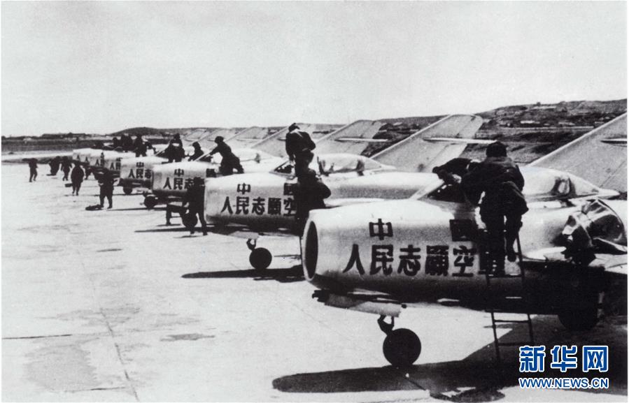 （新華全媒頭條·人民空軍70年·圖文互動(dòng)）（3）陽光照耀奮飛的航程——黨中央、中央軍委和習(xí)主席關(guān)心人民空軍建設(shè)發(fā)展紀(jì)實(shí)