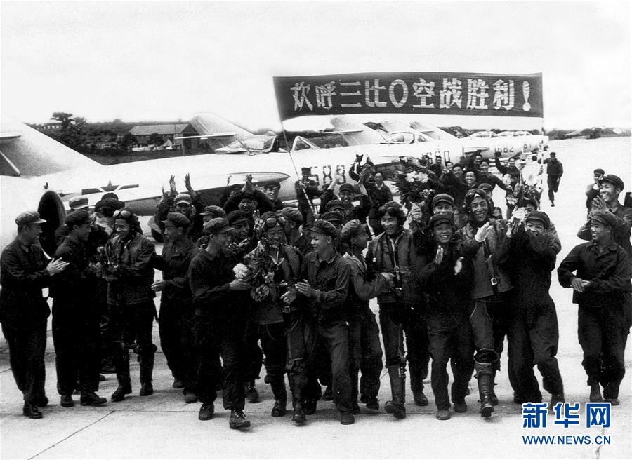（新華全媒頭條·人民空軍70年·圖文互動(dòng)）（4）陽光照耀奮飛的航程——黨中央、中央軍委和習(xí)主席關(guān)心人民空軍建設(shè)發(fā)展紀(jì)實(shí)