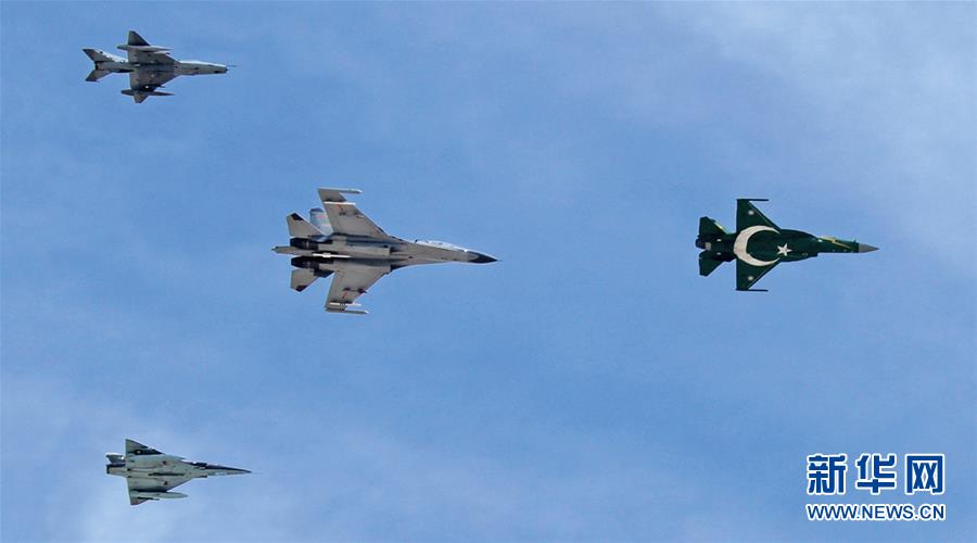 （新華全媒頭條·人民空軍70年·圖文互動(dòng)）（8）陽光照耀奮飛的航程——黨中央、中央軍委和習(xí)主席關(guān)心人民空軍建設(shè)發(fā)展紀(jì)實(shí)