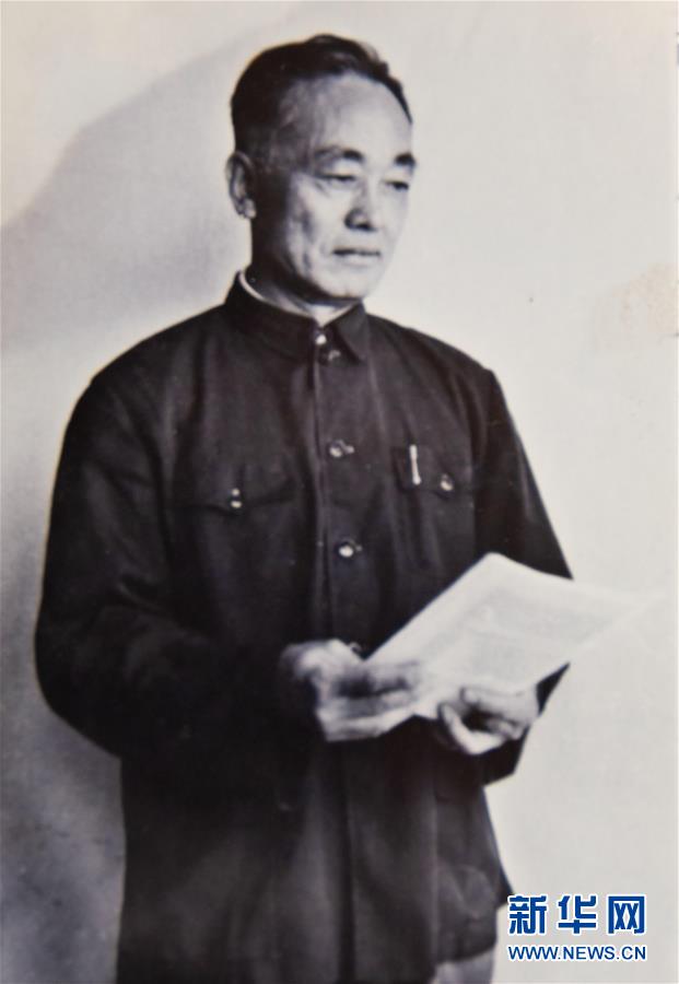 （新華全媒頭條·圖文互動(dòng)）（3）滄海橫流 信仰彌堅(jiān)——記共產(chǎn)黨員、湘潭大學(xué)九旬教授滄南