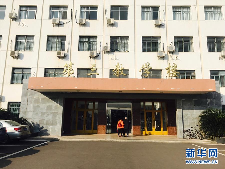 （新華全媒頭條·圖文互動(dòng)）（12）滄海橫流 信仰彌堅(jiān)——記共產(chǎn)黨員、湘潭大學(xué)九旬教授滄南