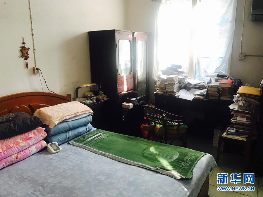 （新華全媒頭條·圖文互動(dòng)）（11）滄海橫流 信仰彌堅(jiān)——記共產(chǎn)黨員、湘潭大學(xué)九旬教授滄南