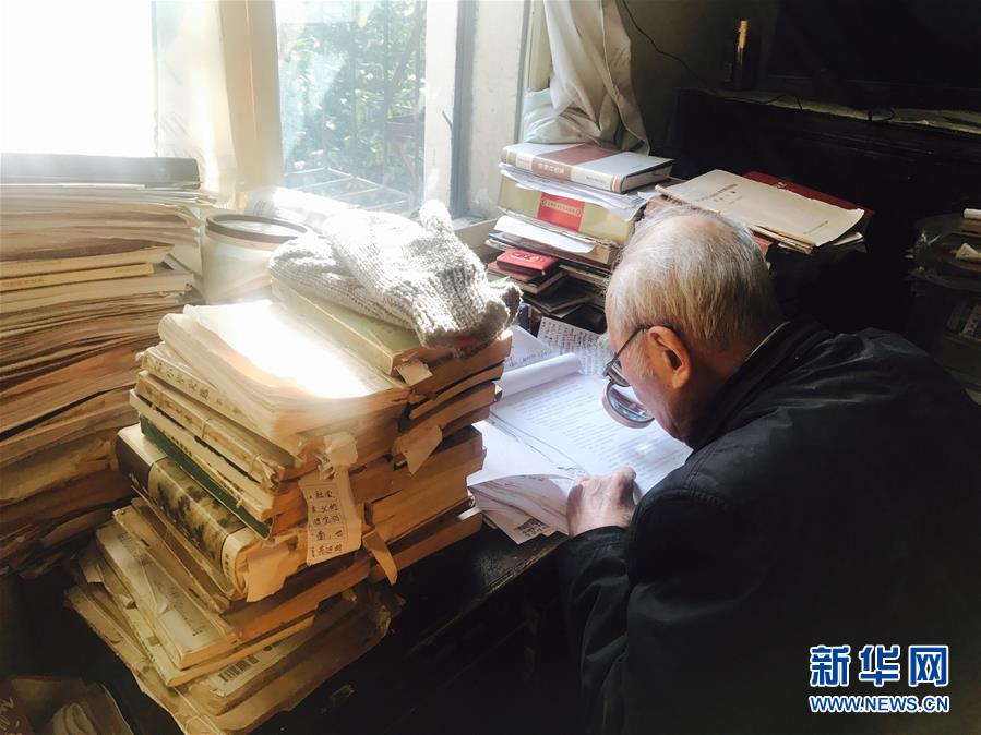 （新華全媒頭條·圖文互動(dòng)）（10）滄海橫流 信仰彌堅(jiān)——記共產(chǎn)黨員、湘潭大學(xué)九旬教授滄南