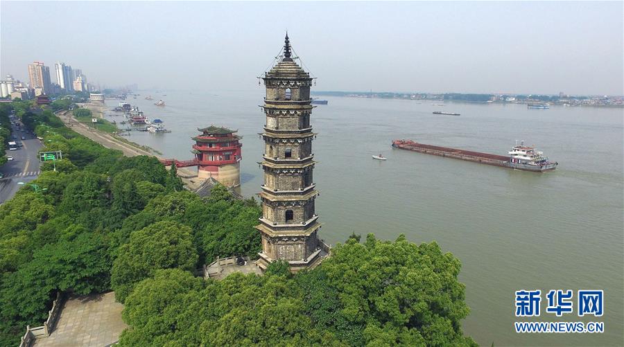 （在習(xí)近平新時代中國特色社會主義思想指引下——新時代新作為新篇章·總書記關(guān)切高質(zhì)量發(fā)展·圖文互動）（3）在藍天白云下——污染防治攻堅戰(zhàn)持續(xù)推進
