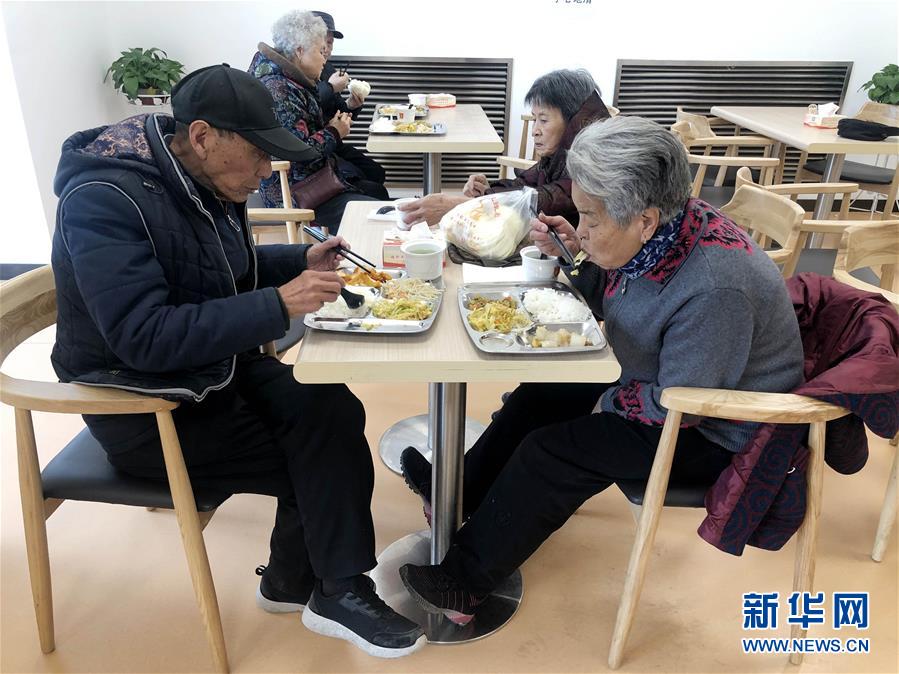 （四中全會精神在基層·圖文互動）撬動社會力量，青海西寧打造養(yǎng)老高地惠民生