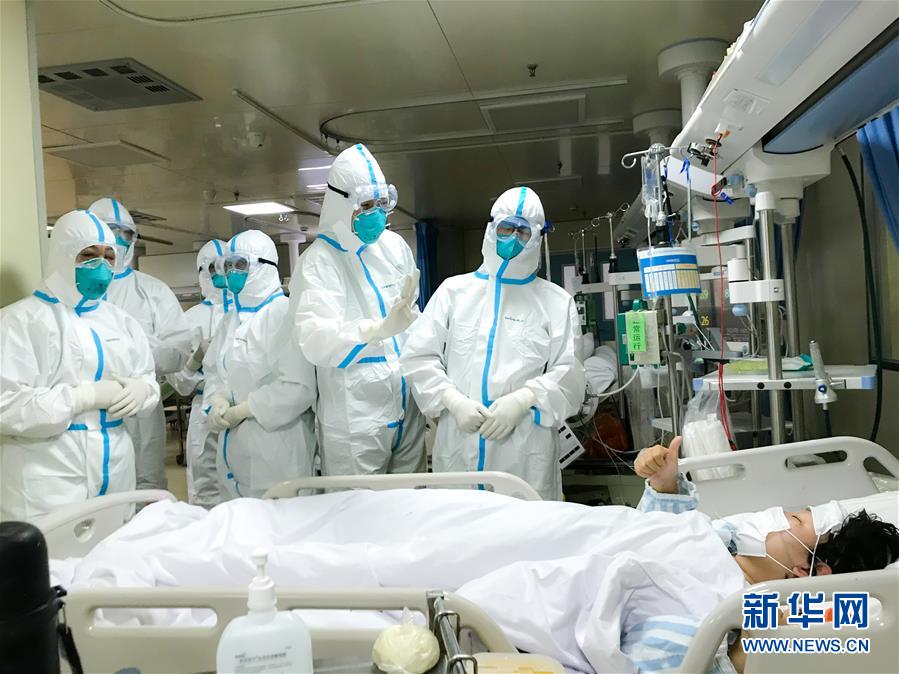 （新華全媒頭條·圖文互動）（3）新華社評論員：危難時刻，黨員干部要挺身而出——論堅決打贏疫情防控阻擊戰(zhàn)