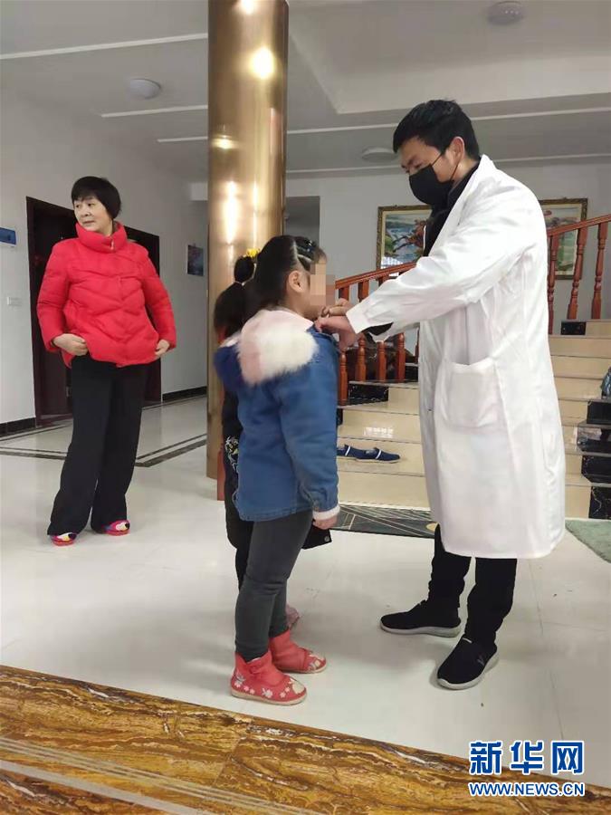 （聚焦疫情防控·圖文互動）（3）從武漢返鄉(xiāng)的一家人：“鄰里情割不斷，自行隔離是義務(wù)”
