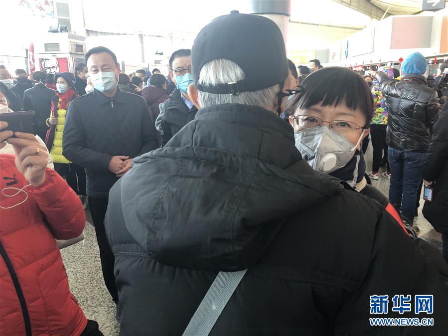 （熱點(diǎn)鮮報(bào)·圖文互動）（1）三代人的約定：父母送我援湖北，我給孩子樹榜樣
