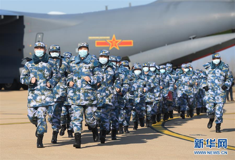 （聚焦疫情防控·圖文互動）（9）空軍第四次向武漢大規(guī)?？者\醫(yī)療隊員和物資