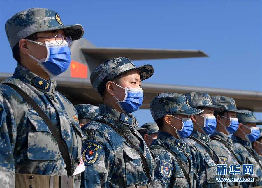 （聚焦疫情防控·圖文互動）（10）空軍第四次向武漢大規(guī)?？者\醫(yī)療隊員和物資