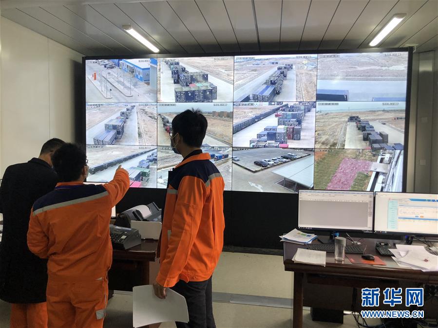 （圖文互動(dòng)）（2）抓好防疫保暢，還管司機(jī)吃飯——廣西欽州保稅港區(qū)服務(wù)企業(yè)復(fù)工見聞