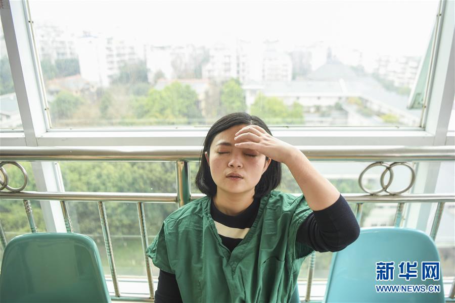 （一線(xiàn)抗疫群英譜·圖文互動(dòng)）（8）“我已躬身入局，勢(shì)要共渡難關(guān)!”——戰(zhàn)“疫”一線(xiàn)醫(yī)生黃霞