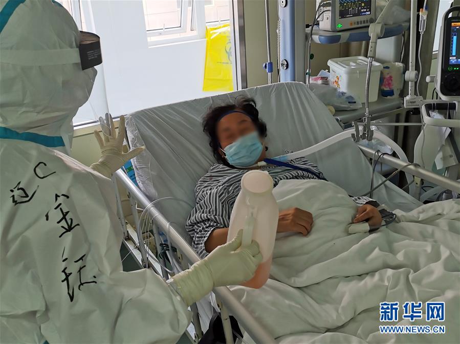 （一線抗疫群英譜·圖文互動(dòng)）（5）生命之光，溫暖“無(wú)面之交”——記抗疫一線重癥監(jiān)護(hù)室90后護(hù)士金鈺 