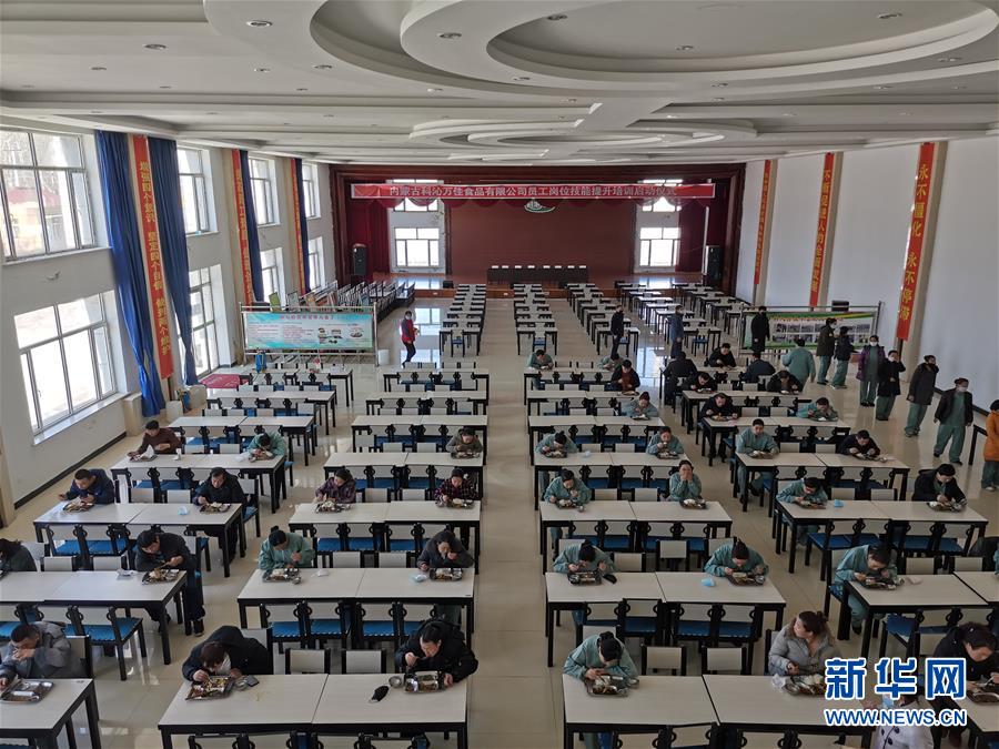 （圖文互動）（3）特寫：限人數(shù)、分餐吃、用公筷——偏遠(yuǎn)小城“吃飯”見聞