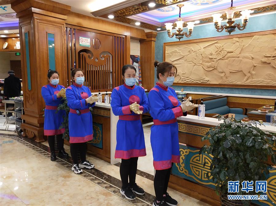 （圖文互動）（6）特寫：限人數(shù)、分餐吃、用公筷——偏遠(yuǎn)小城“吃飯”見聞