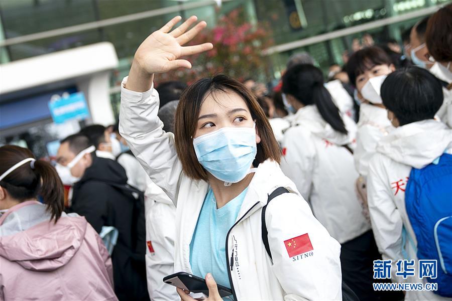 （新華全媒頭條·圖文互動(dòng)）（4）最美逆行者，武漢永遠(yuǎn)記得你！——首批援鄂醫(yī)療隊(duì)返程紀(jì)實(shí)