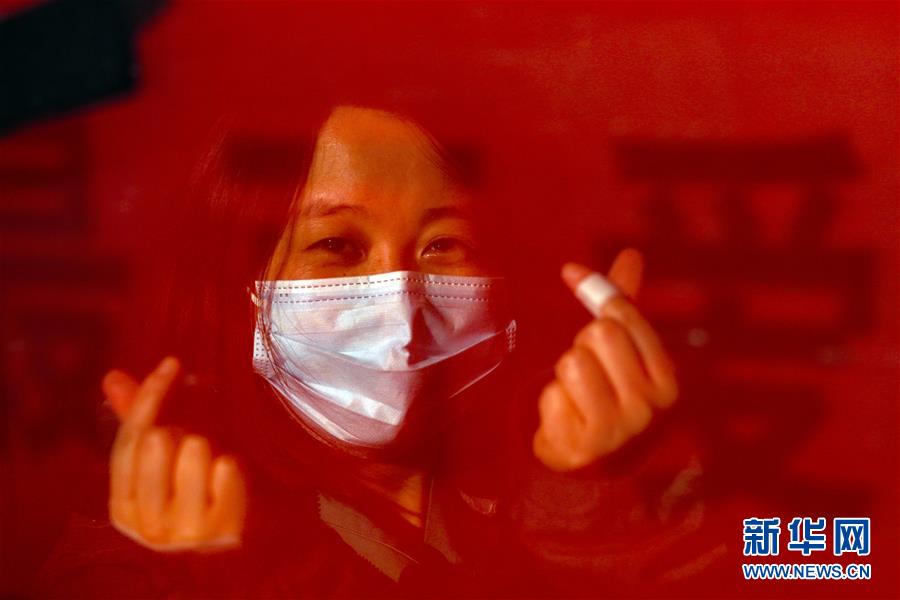 （新華全媒頭條·圖文互動(dòng)）（5）最美逆行者，武漢永遠(yuǎn)記得你！——首批援鄂醫(yī)療隊(duì)返程紀(jì)實(shí)