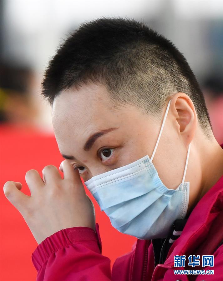 （新華全媒頭條·圖文互動(dòng)）（11）最美逆行者，武漢永遠(yuǎn)記得你！——首批援鄂醫(yī)療隊(duì)返程紀(jì)實(shí)