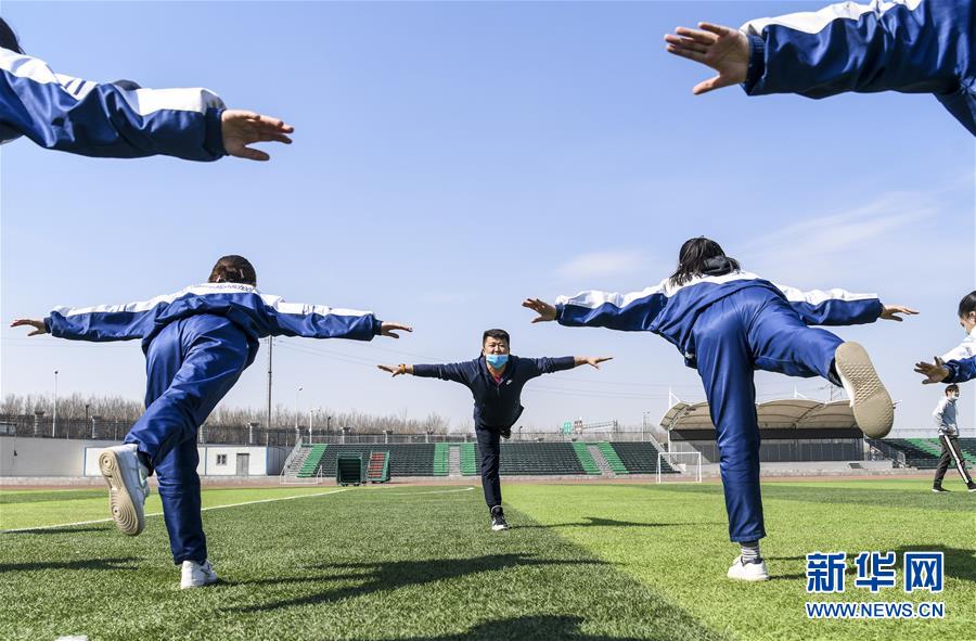 （圖文互動(dòng)）（8）“早”安同學(xué)，“早”安老師！——新疆初高中畢業(yè)班復(fù)課一周回訪見聞