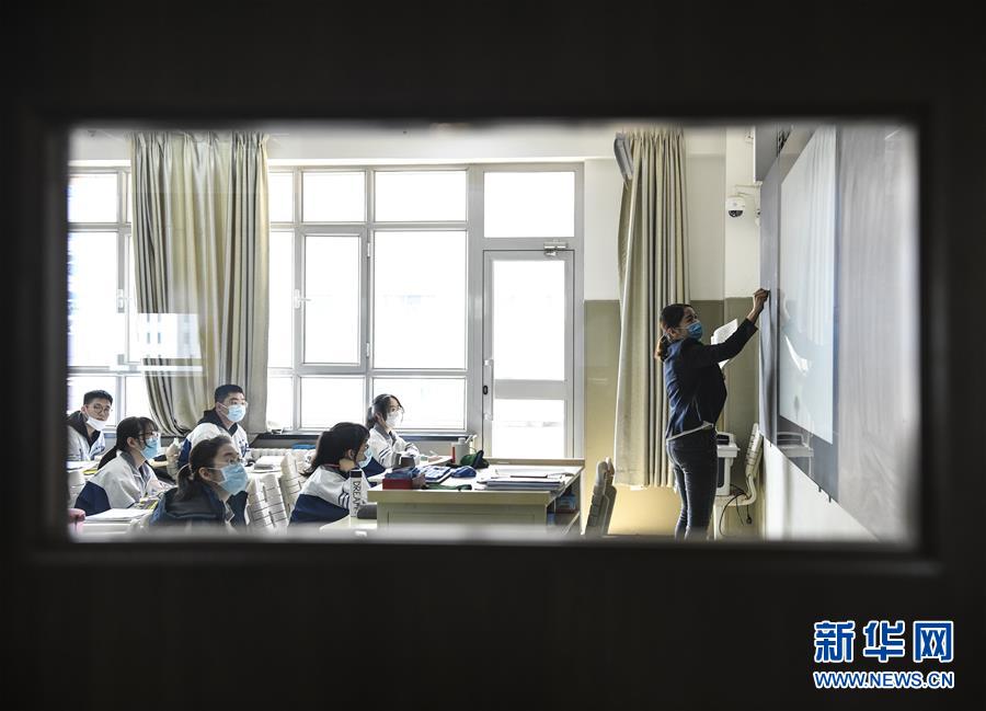 （圖文互動(dòng)）（10）“早”安同學(xué)，“早”安老師！——新疆初高中畢業(yè)班復(fù)課一周回訪見聞