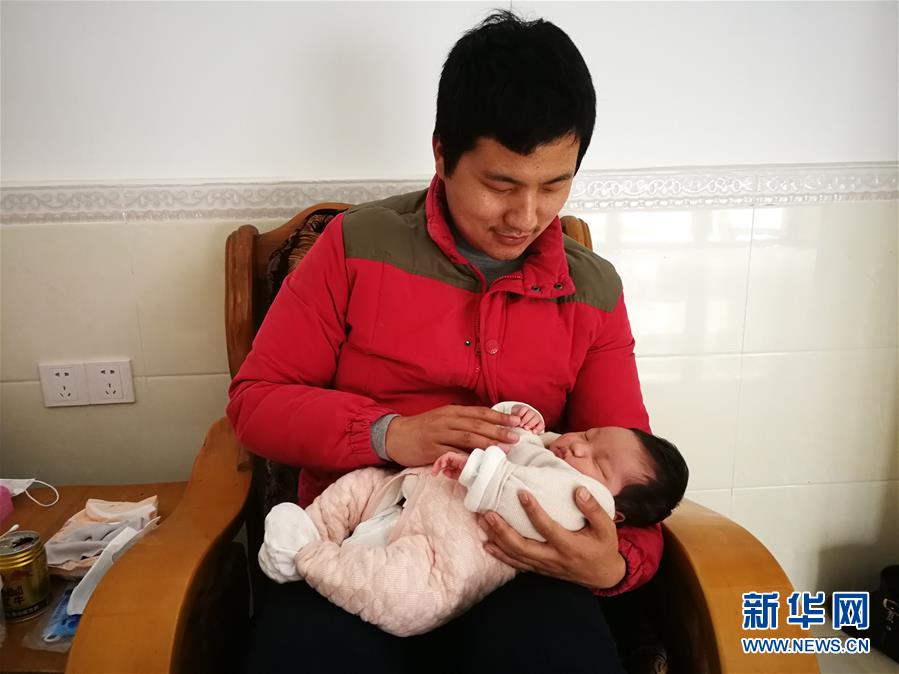 （一線抗疫群英譜·圖文互動）（7）羅文浩：“女兒，你的名字里有溫暖，有榮光！”