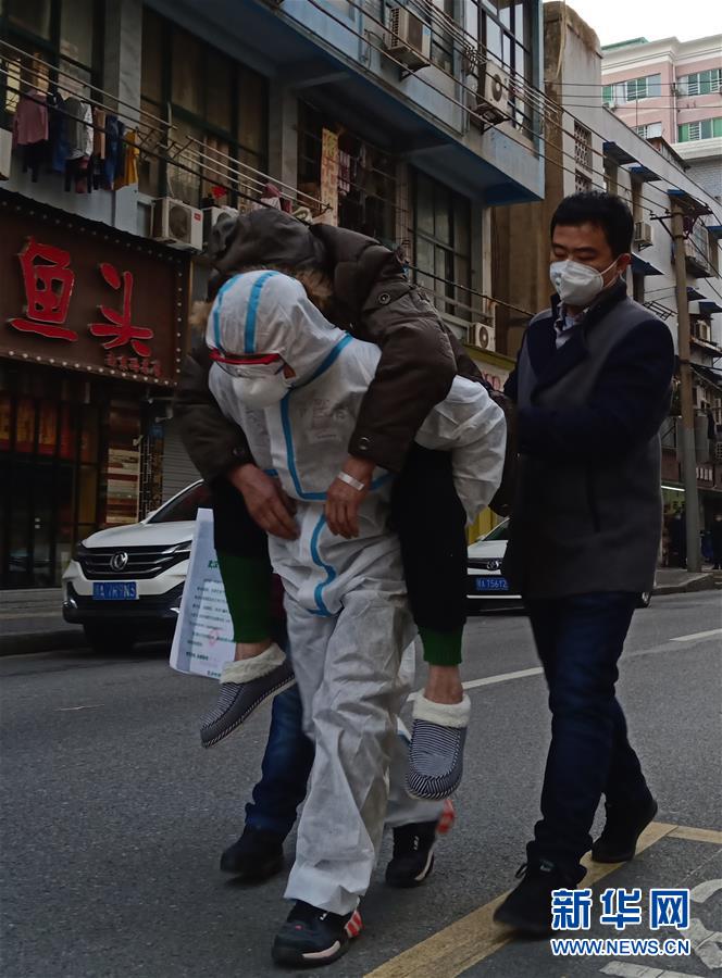 （習(xí)近平致敬的戰(zhàn)“疫”英雄·公安干警篇·圖文互動(dòng)）（4）他們，抗疫一線鑄警魂