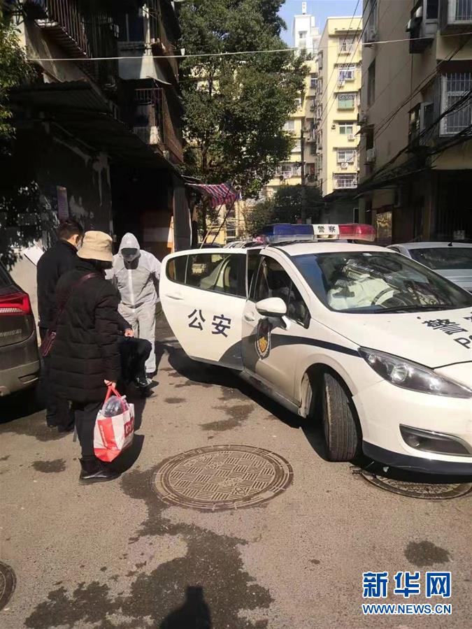 （習(xí)近平致敬的戰(zhàn)“疫”英雄·公安干警篇·圖文互動(dòng)）（5）他們，抗疫一線鑄警魂