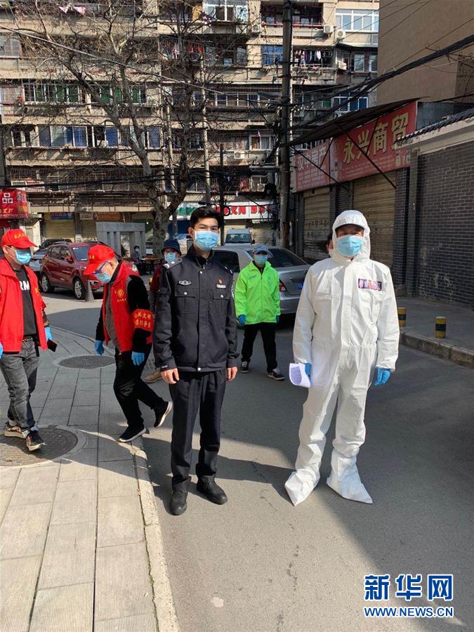 （習(xí)近平致敬的戰(zhàn)“疫”英雄·公安干警篇·圖文互動(dòng)）（6）他們，抗疫一線鑄警魂