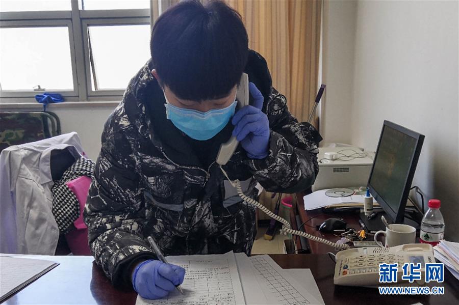 （一線抗疫群英譜·圖文互動）（2）大學(xué)生志愿者譚藝西：在武漢，我和媽媽共戰(zhàn)“疫”