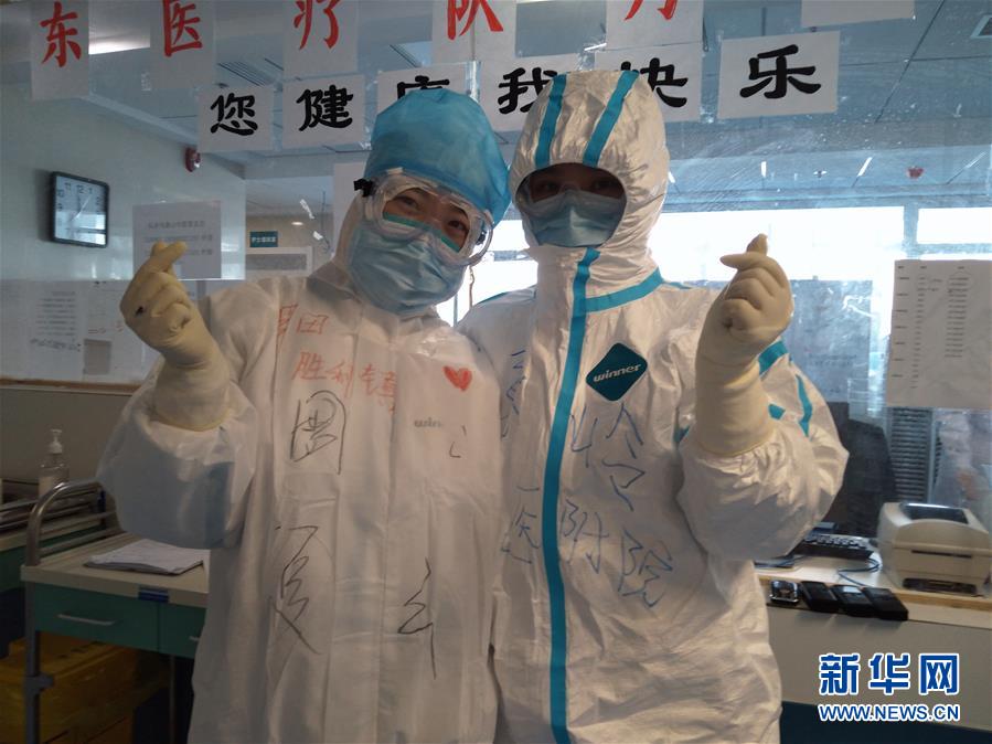 （一線抗疫群英譜·圖文互動）（1）志堅人自勇 國安家無恙——山東護(hù)師張嶺“舍”家戰(zhàn)“疫”