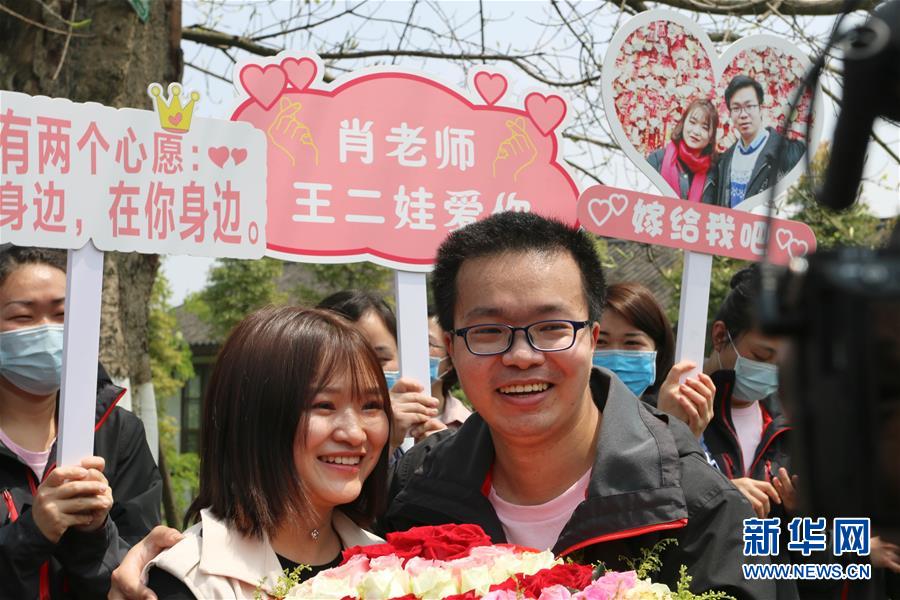 （新華全媒頭條·圖文互動）（12）“我看不見你的樣子，但我知道你是誰”——寫在國際護士節(jié)來臨之際