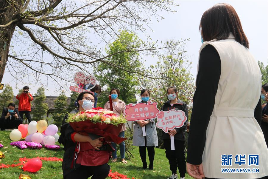 （新華全媒頭條·圖文互動）（13）“我看不見你的樣子，但我知道你是誰”——寫在國際護士節(jié)來臨之際