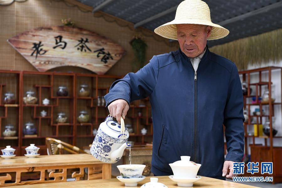 （新華全媒頭條·圖文互動(dòng)）（5）初夏，循著總書記的腳步探訪產(chǎn)業(yè)扶貧新事