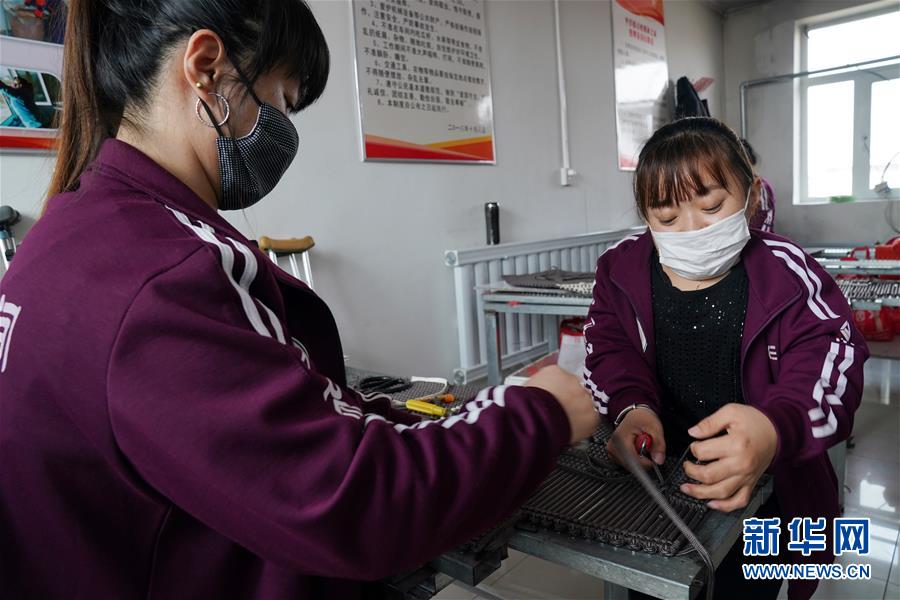 （在習(xí)近平新時代中國特色社會主義思想指引下——新時代新作為新篇章·習(xí)近平總書記關(guān)切事·圖文互動）（1）助你飛翔，擁抱陽光——助力殘疾人脫貧攻堅故事