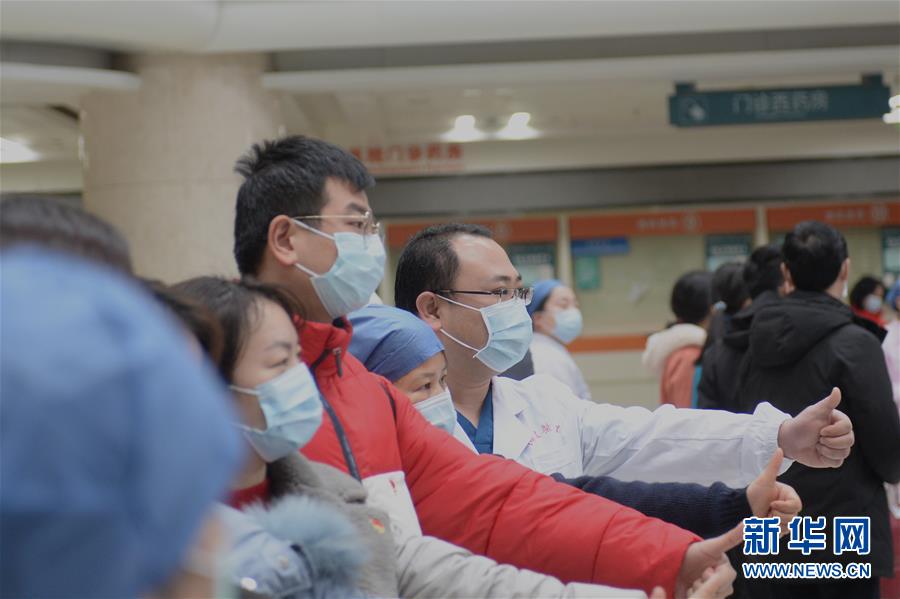 （新華全媒頭條·圖文互動(dòng)）（5）“始終把人民群眾生命安全和身體健康放在第一位”——中國(guó)抗疫彰顯“生命至上、人民至上”理念