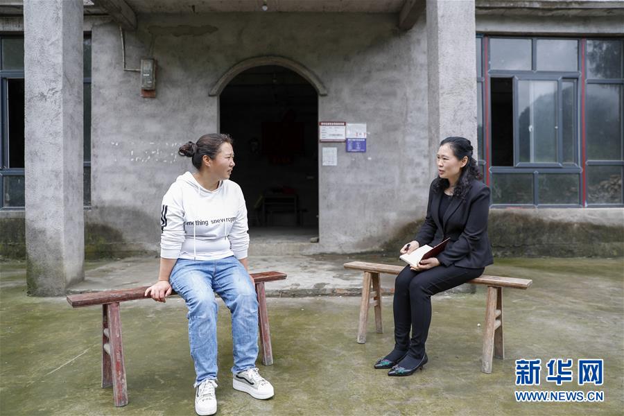 （兩會(huì)人物·圖文互動(dòng)）（4）帶娃、賺錢兩不誤——一位農(nóng)民工代表眼中的脫貧新工作