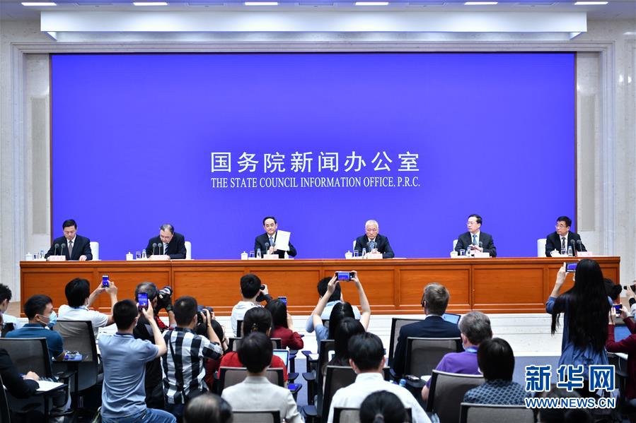 （新華全媒頭條·“抗擊疫情的中國行動”白皮書·圖文互動）（1）人民至上、生命至上的中國答卷——從白皮書看中國抗擊疫情歷程