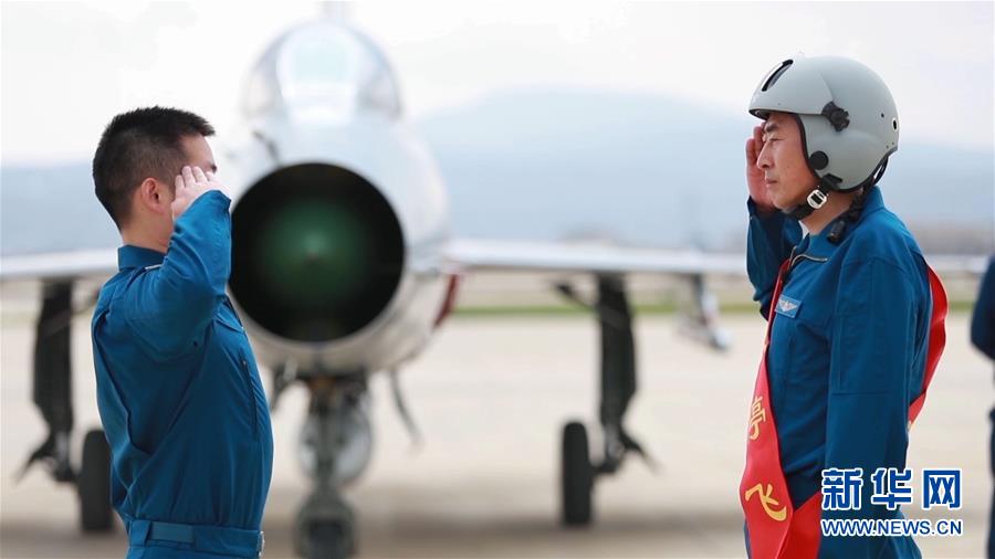 （圖文互動）（8）5290小時！中國空軍殲擊機飛行紀錄保持者光榮停飛