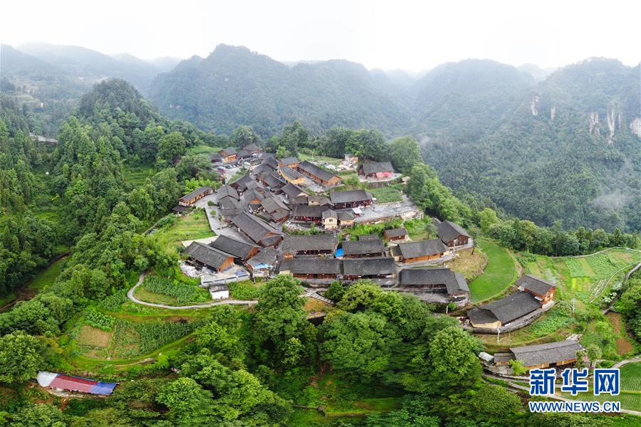 （新華全媒頭條·走向我們的小康生活·圖文互動）（7）那山，那人，那苗寨——十八洞村三代人的奮斗史