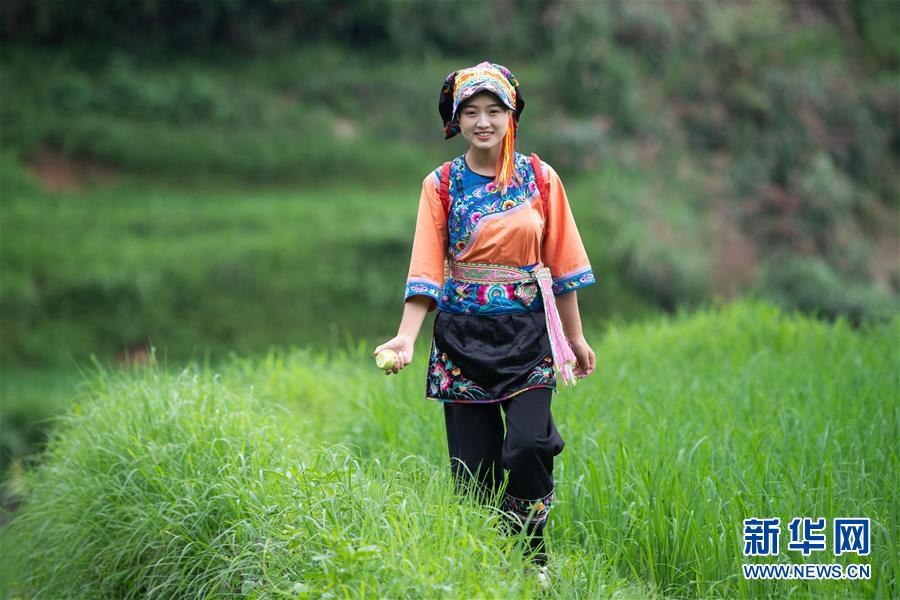 （新華全媒頭條·走向我們的小康生活·圖文互動）（4）那山，那人，那苗寨——十八洞村三代人的奮斗史