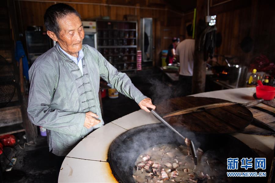 （新華全媒頭條·走向我們的小康生活·圖文互動）（8）那山，那人，那苗寨——十八洞村三代人的奮斗史