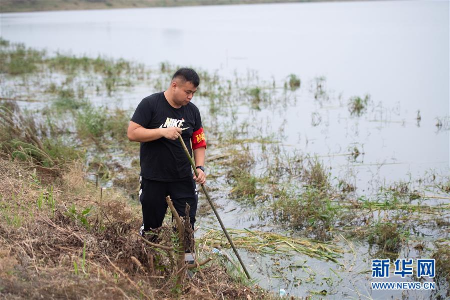 （防汛抗洪·圖文互動(dòng)）（2）在大堤上成長，為人民守護(hù)——洪水中的青年“生力軍”