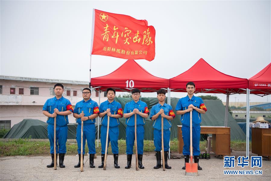 （防汛抗洪·圖文互動(dòng)）（8）在大堤上成長，為人民守護(hù)——洪水中的青年“生力軍”