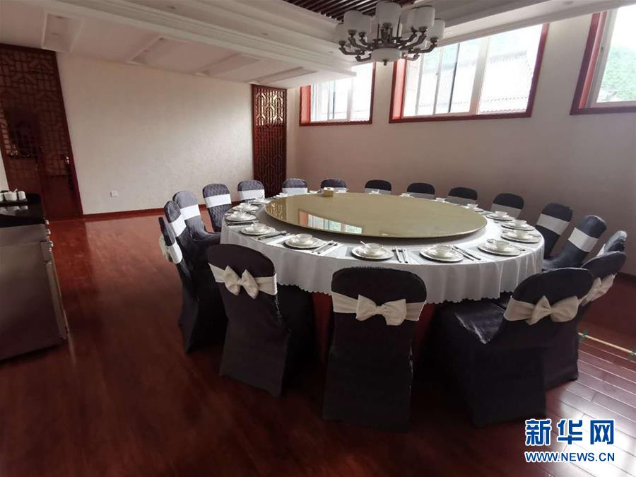 （新華視點·圖文互動）（7）學(xué)校建漂亮點本無錯，為何這所“豪華中學(xué)”讓人困惑？