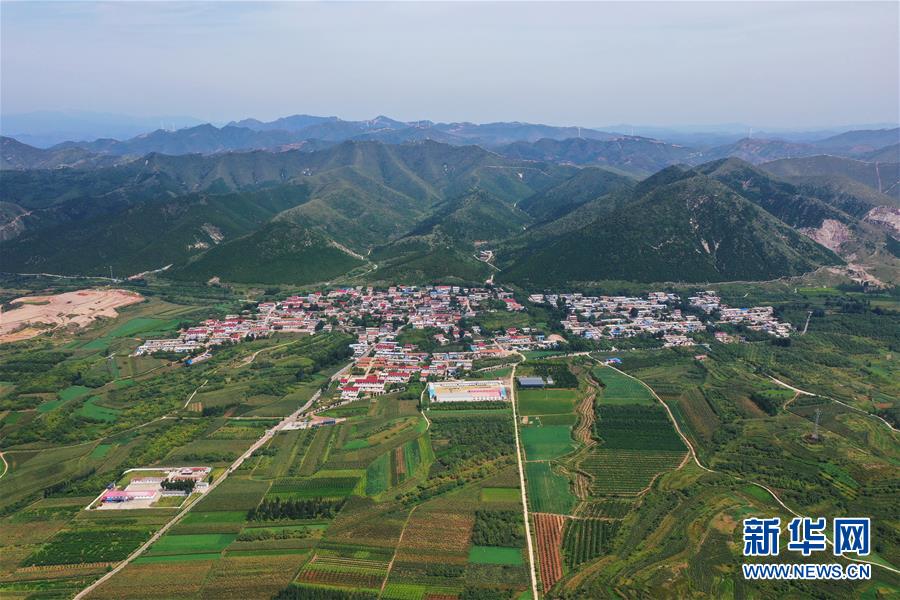 （新華全媒頭條·走向我們的小康生活·圖文互動）（13）長城腳下，小康村串成“珍珠鏈”