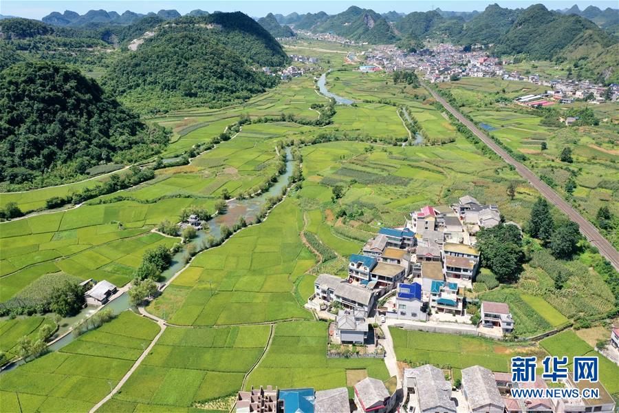 (新華全媒頭條·走向我們的小康生活·決戰(zhàn)決勝脫貧攻堅(jiān)·圖文互動)(1)千年之渴今朝解——貴州貧困群眾實(shí)現(xiàn)“吃水不愁”