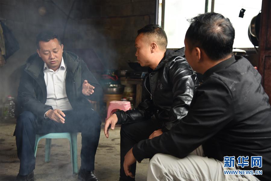 （決戰(zhàn)決勝脫貧攻堅(jiān)·圖文互動(dòng)）“父親未完成的事業(yè)，我來完成”——貴州父子接力脫貧攻堅(jiān)
