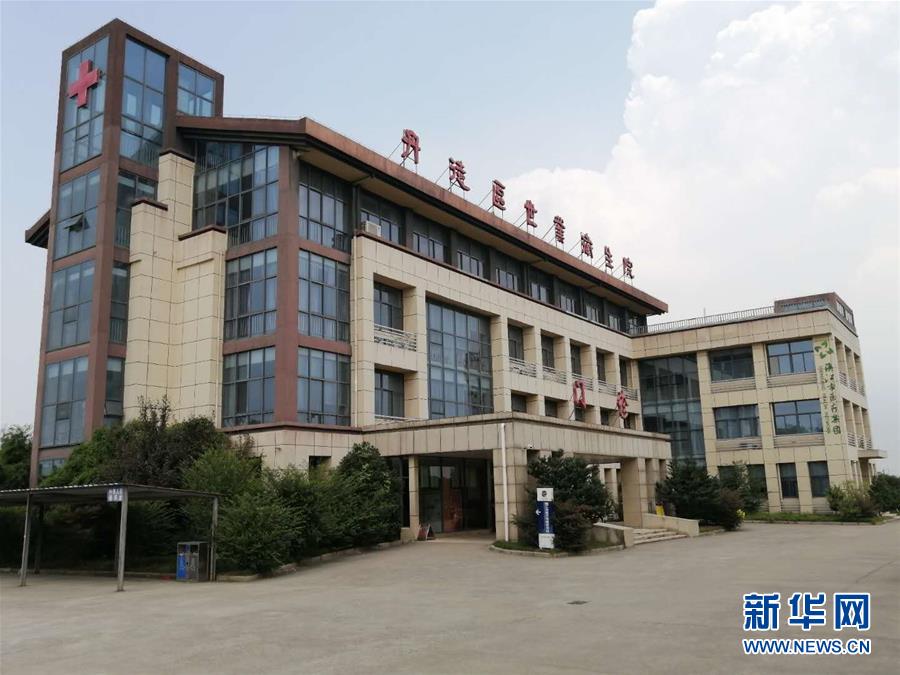 （習近平的小康故事·新華網(wǎng)·圖文互動）（1）“真正解決好基層群眾看病難、看病貴問題”——習近平和群眾健康的故事