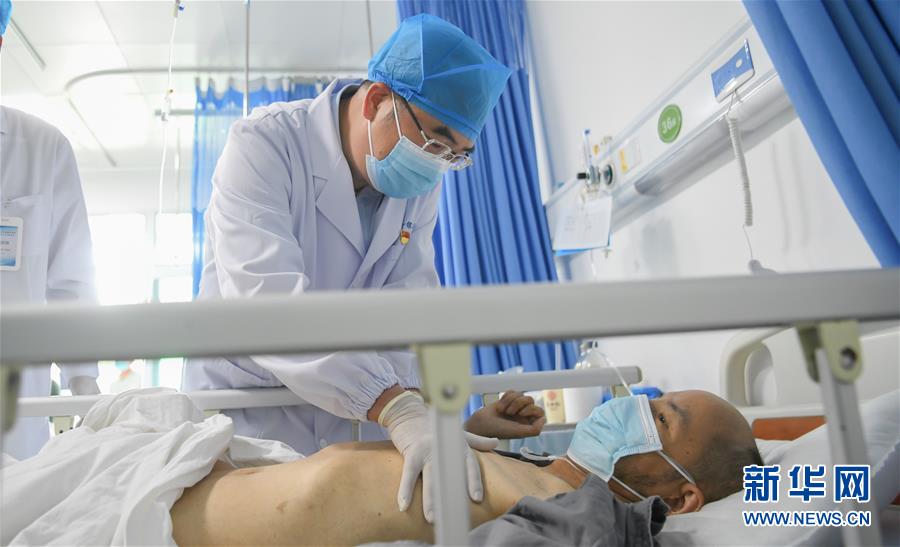 （抗疫先進事跡·圖文互動）（4）張定宇：疫情“暴風(fēng)眼”里，“漸凍”之軀與時間賽跑