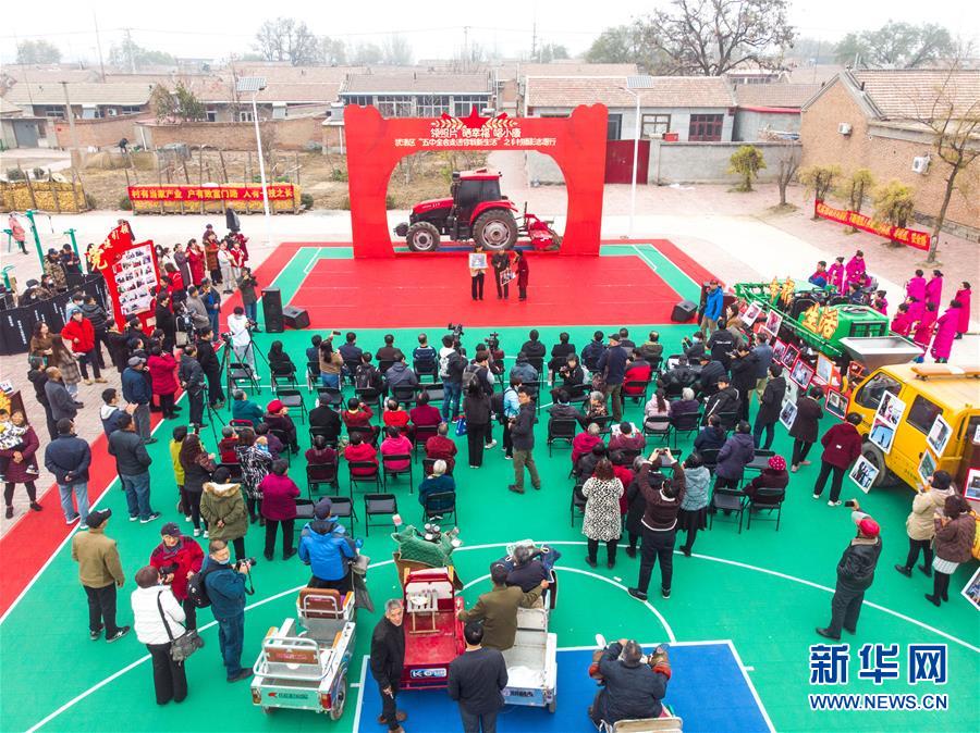 （五中全會精神在基層·圖文互動）（1）天津、福建、廣東、云南等地創(chuàng)新形式讓黨的十九屆五中全會精神“飛入尋常百姓家”